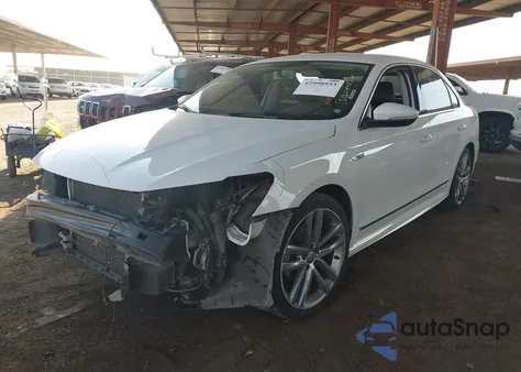 2017 Volkswagen Passat 1.8T R-Line z USA, uszkodzony, nr VIN 1VWDT7A32HC078796